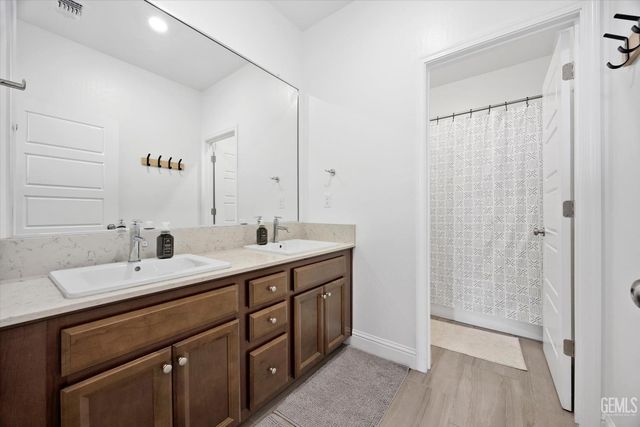 3310 Spruce Park Way, Shafter, CA 93263