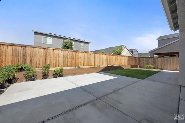 3310 Spruce Park Way, Shafter, CA 93263