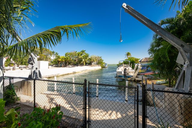 17213 Starfish Lane, Sugarloaf Key, FL 33042