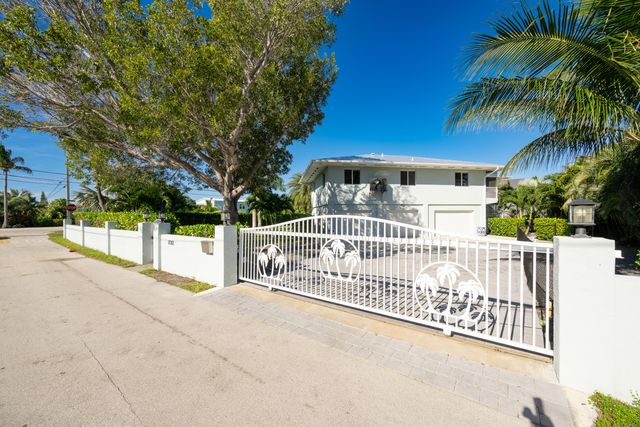 17213 Starfish Lane, Sugarloaf Key, FL 33042