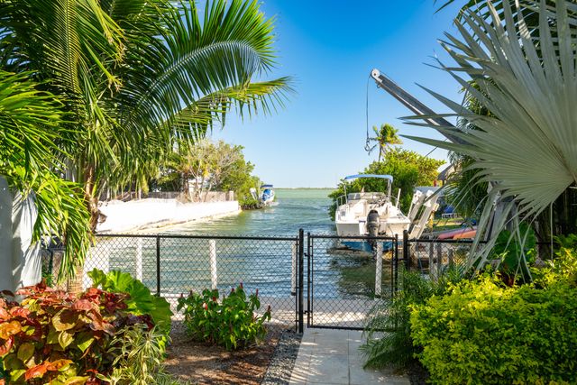 17213 Starfish Lane, Sugarloaf Key, FL 33042