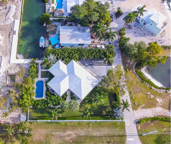 17213 Starfish Lane, Sugarloaf Key, FL 33042