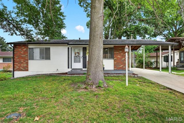 2692 McKelvey Road, Maryland Heights, MO 63043