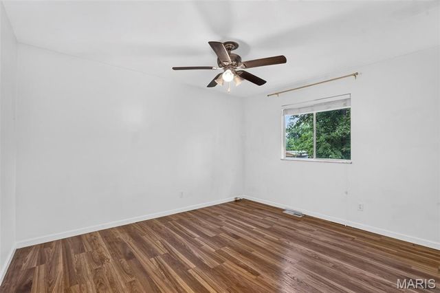 2692 McKelvey Road, Maryland Heights, MO 63043