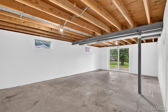 2692 McKelvey Road, Maryland Heights, MO 63043