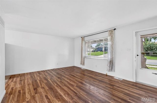 2692 McKelvey Road, Maryland Heights, MO 63043