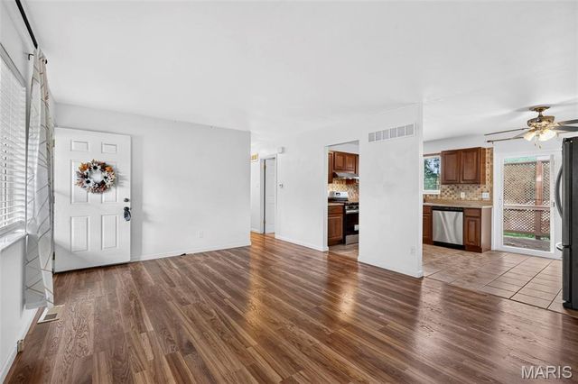 2692 McKelvey Road, Maryland Heights, MO 63043