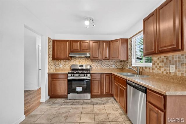 2692 McKelvey Road, Maryland Heights, MO 63043
