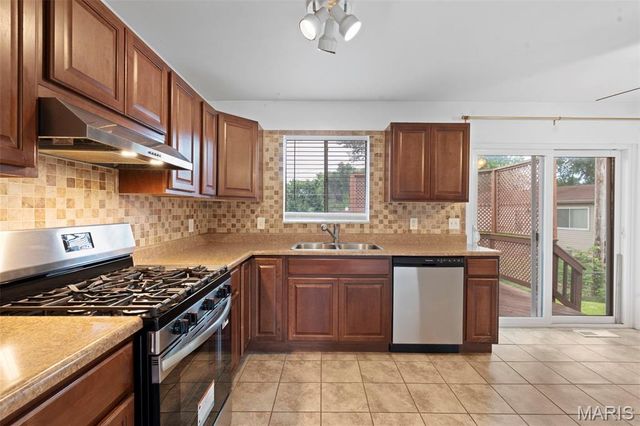 2692 McKelvey Road, Maryland Heights, MO 63043