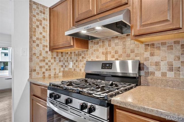 2692 McKelvey Road, Maryland Heights, MO 63043