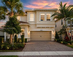 4352 Large Leaf Ln, Hollywood, FL 33021