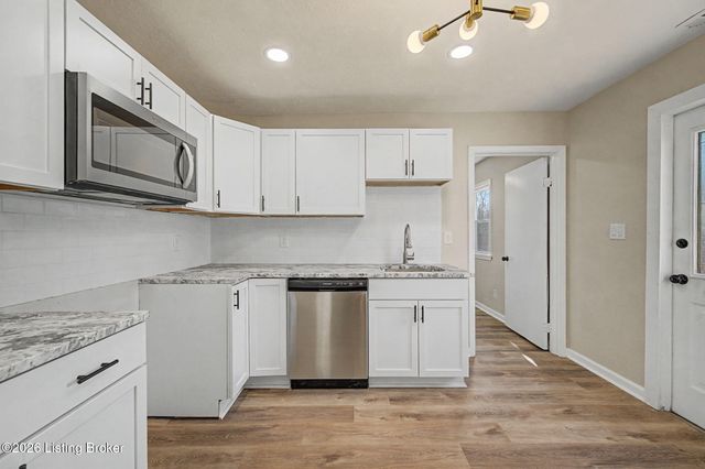 711 Shaffer Rd, Louisville, KY 40118