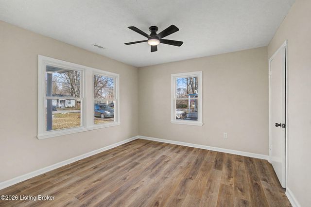 711 Shaffer Rd, Louisville, KY 40118