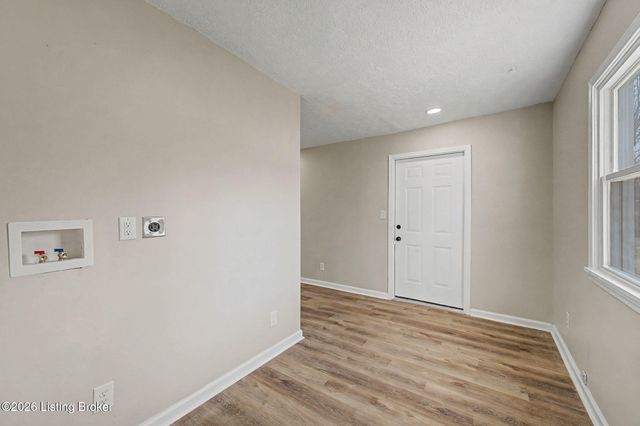 711 Shaffer Rd, Louisville, KY 40118