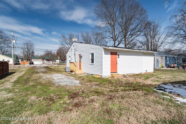 711 Shaffer Rd, Louisville, KY 40118