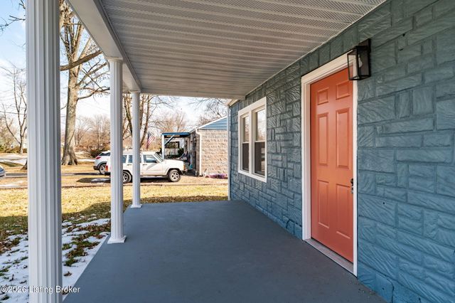 711 Shaffer Rd, Louisville, KY 40118