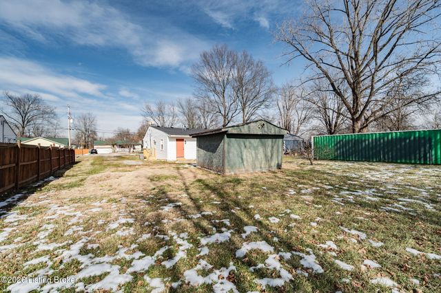711 Shaffer Rd, Louisville, KY 40118