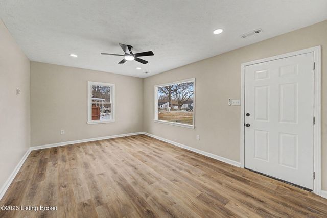711 Shaffer Rd, Louisville, KY 40118