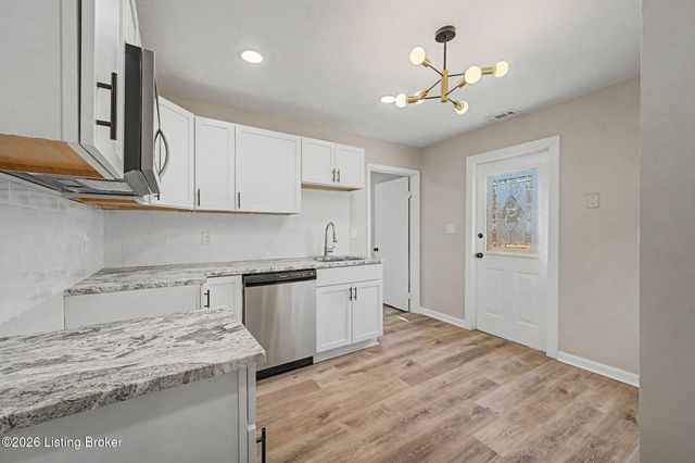 711 Shaffer Rd, Louisville, KY 40118