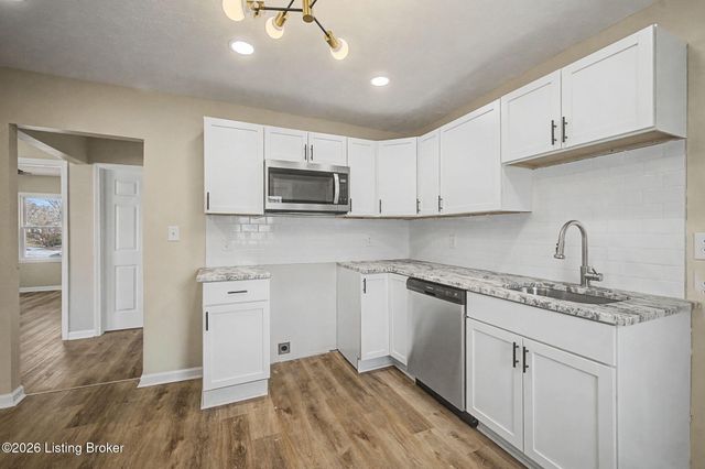 711 Shaffer Rd, Louisville, KY 40118