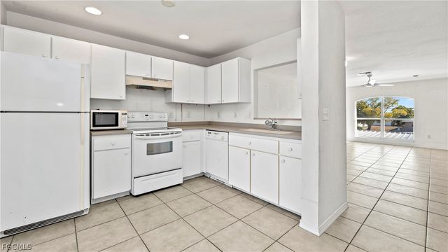 4520 Skyline BLVD 201, Cape Coral, FL 33914