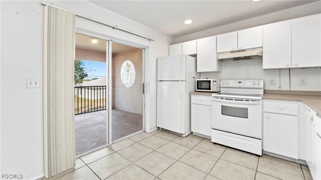 4520 Skyline BLVD 201, Cape Coral, FL 33914