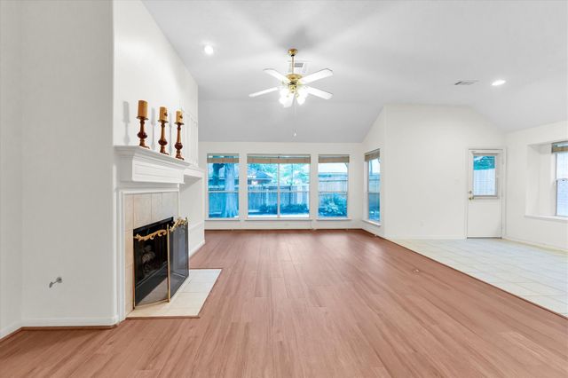 7 Currymead Place, Spring, TX 77382