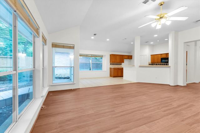 7 Currymead Place, Spring, TX 77382