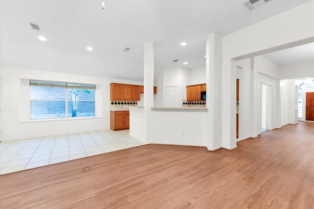 7 Currymead Place, Spring, TX 77382