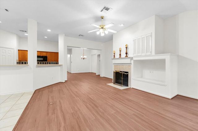 7 Currymead Place, Spring, TX 77382