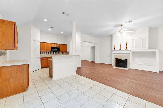 7 Currymead Place, Spring, TX 77382