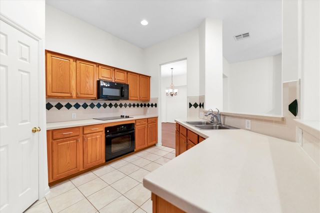 7 Currymead Place, Spring, TX 77382