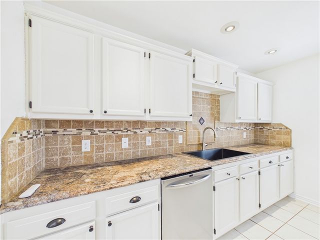 4001 SW Carriageway Avenue, Bentonville, AR 72712