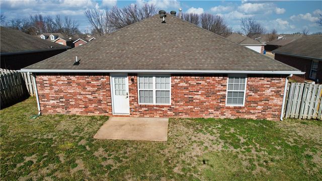 4001 SW Carriageway Avenue, Bentonville, AR 72712