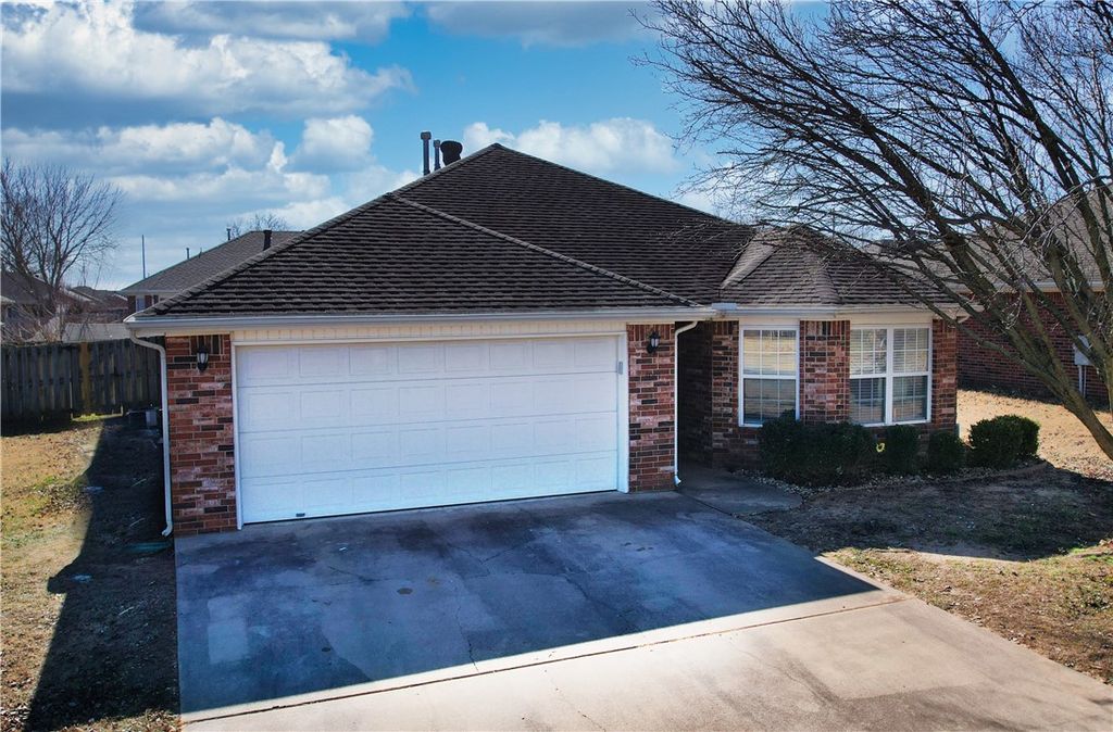 4001 SW Carriageway Avenue, Bentonville, AR 72712