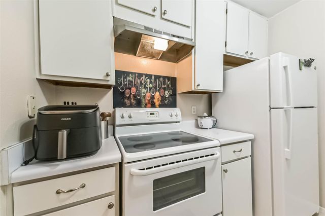 7900 N Stadium Drive 16, Houston, TX 77030