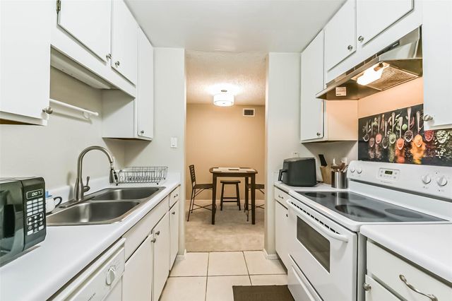 7900 N Stadium Drive 16, Houston, TX 77030