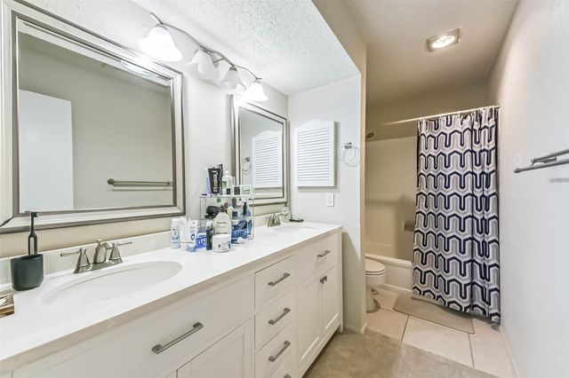 7900 N Stadium Drive 16, Houston, TX 77030