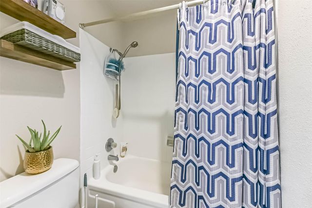 7900 N Stadium Drive 16, Houston, TX 77030