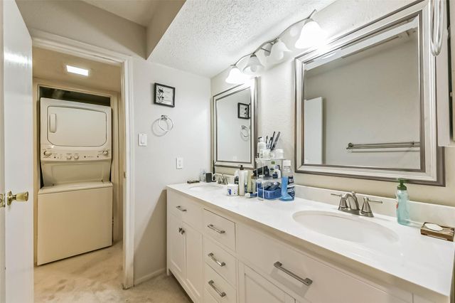 7900 N Stadium Drive 16, Houston, TX 77030