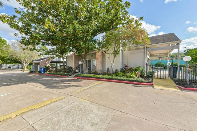 7900 N Stadium Drive 16, Houston, TX 77030