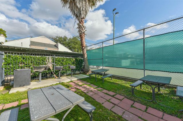 7900 N Stadium Drive 16, Houston, TX 77030