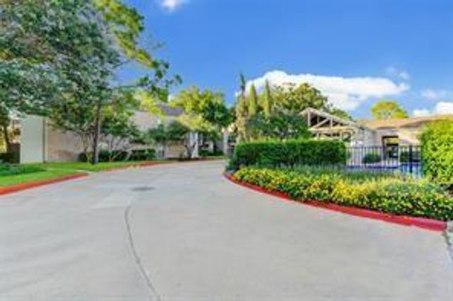 7900 N Stadium Drive 16, Houston, TX 77030