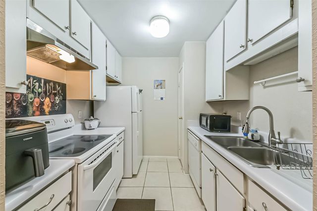 7900 N Stadium Drive 16, Houston, TX 77030