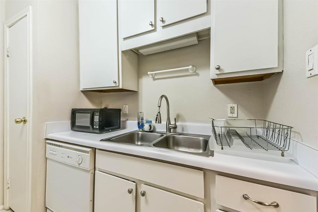 7900 N Stadium Drive 16, Houston, TX 77030