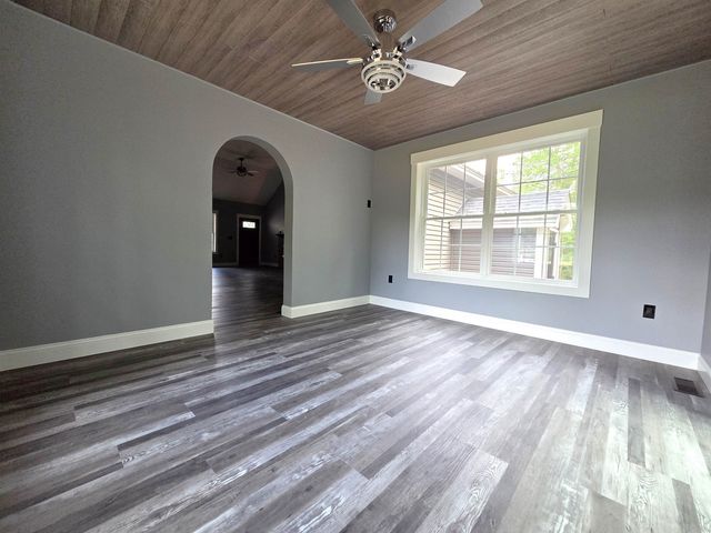 871 Salmon Falls Road, Rochester, NH 03868