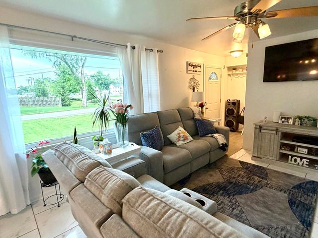 2500 Golfview Street, Joliet, IL 60435