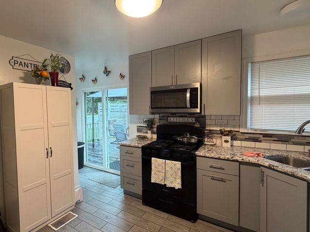 2500 Golfview Street, Joliet, IL 60435