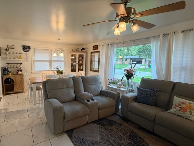 2500 Golfview Street, Joliet, IL 60435