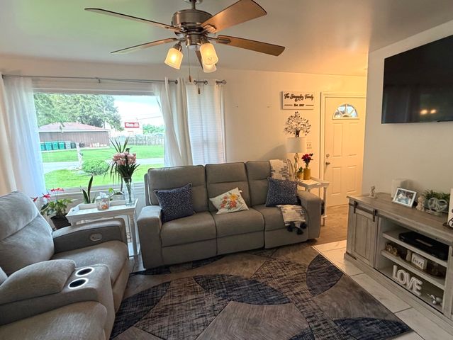 2500 Golfview Street, Joliet, IL 60435
